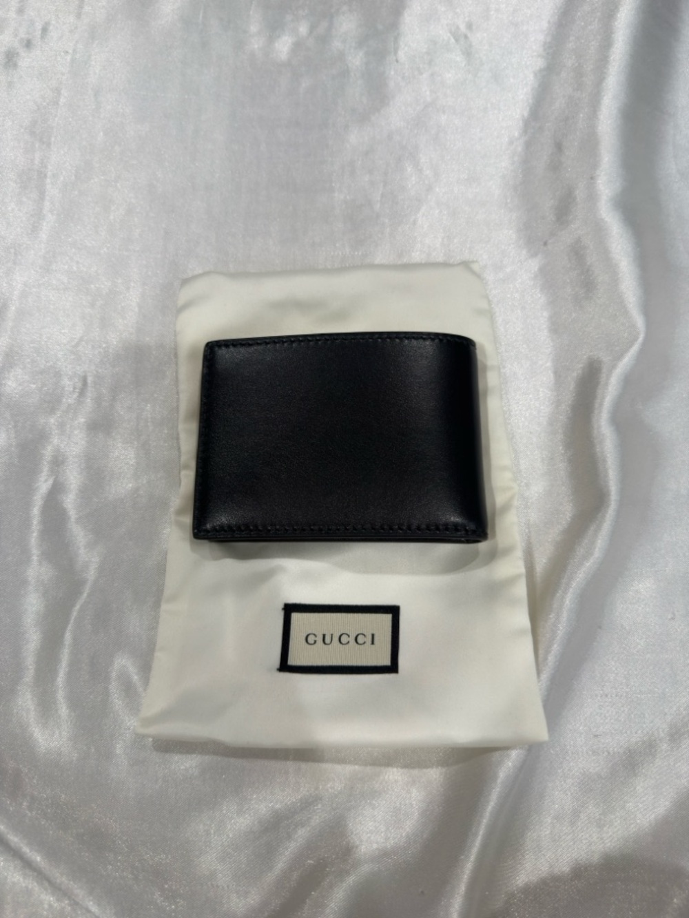 Gucci Black Leather Bifold Wallet with Gold Logo Accent - Picture 2 of 4